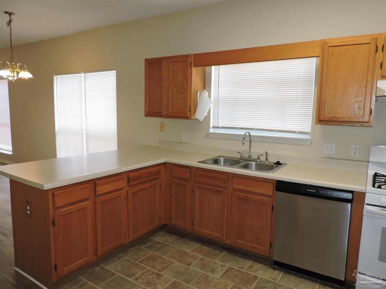 206 Wildflower Ln - Photo 4 of 22