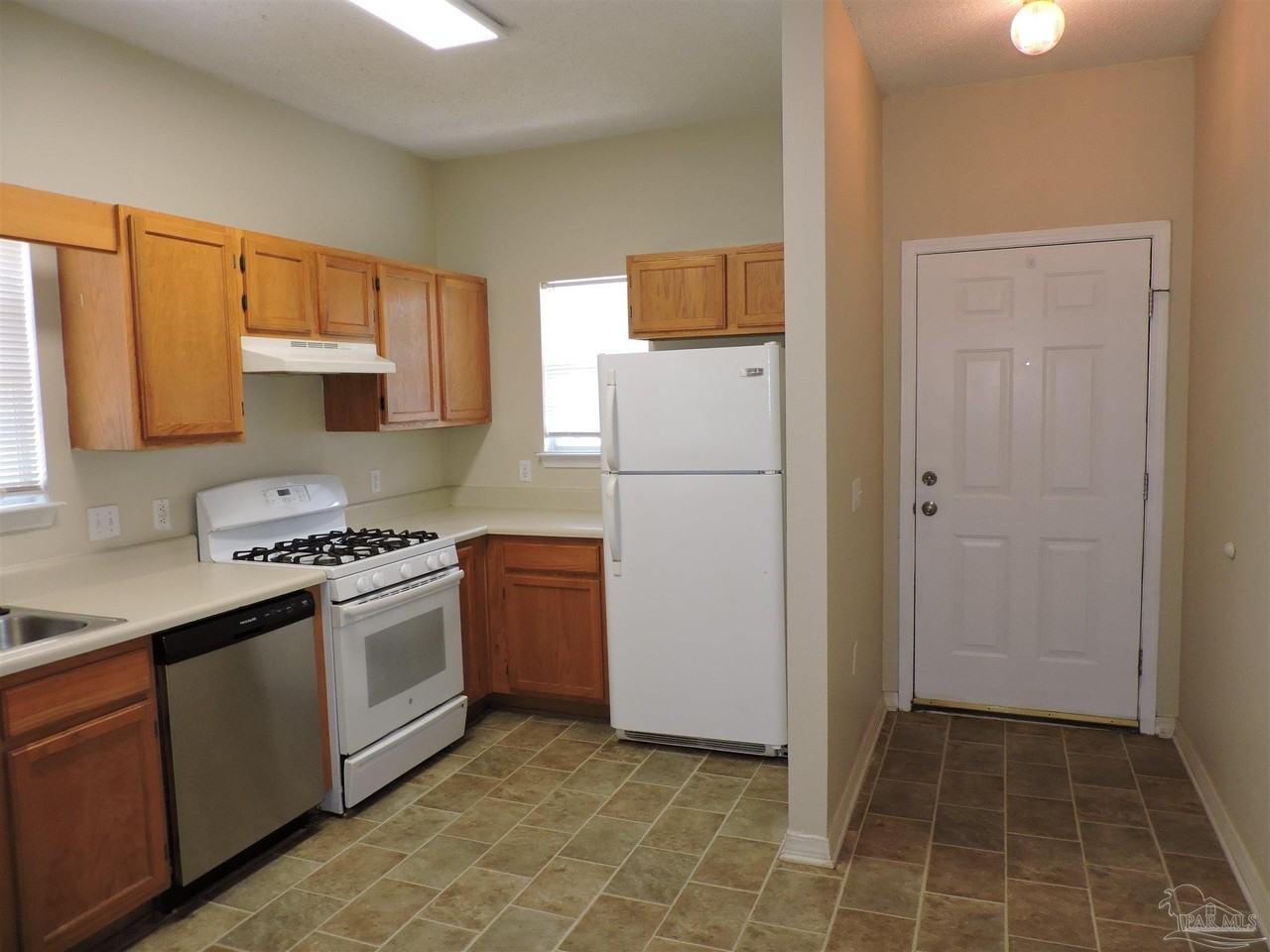 206 Wildflower Ln - Photo 5 of 22