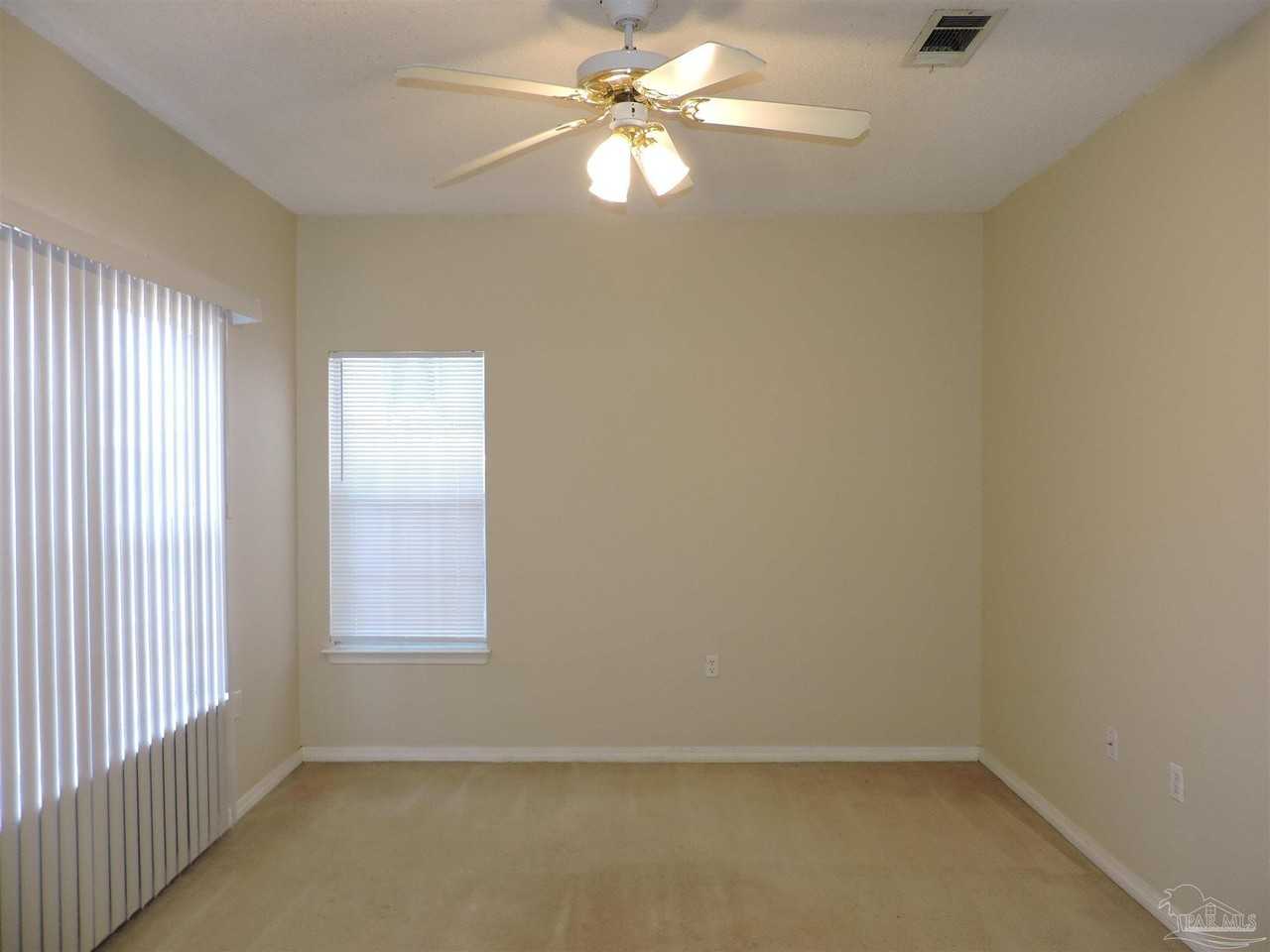 206 Wildflower Ln - Photo 7 of 22