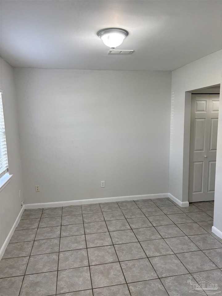 8410 Williamsburg Cir - Photo 2 of 21