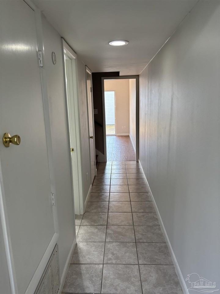 8410 Williamsburg Cir - Photo 4 of 21