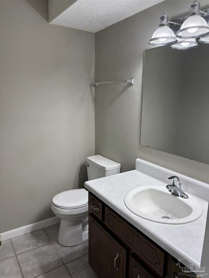 8410 Williamsburg Cir - Photo 5 of 21