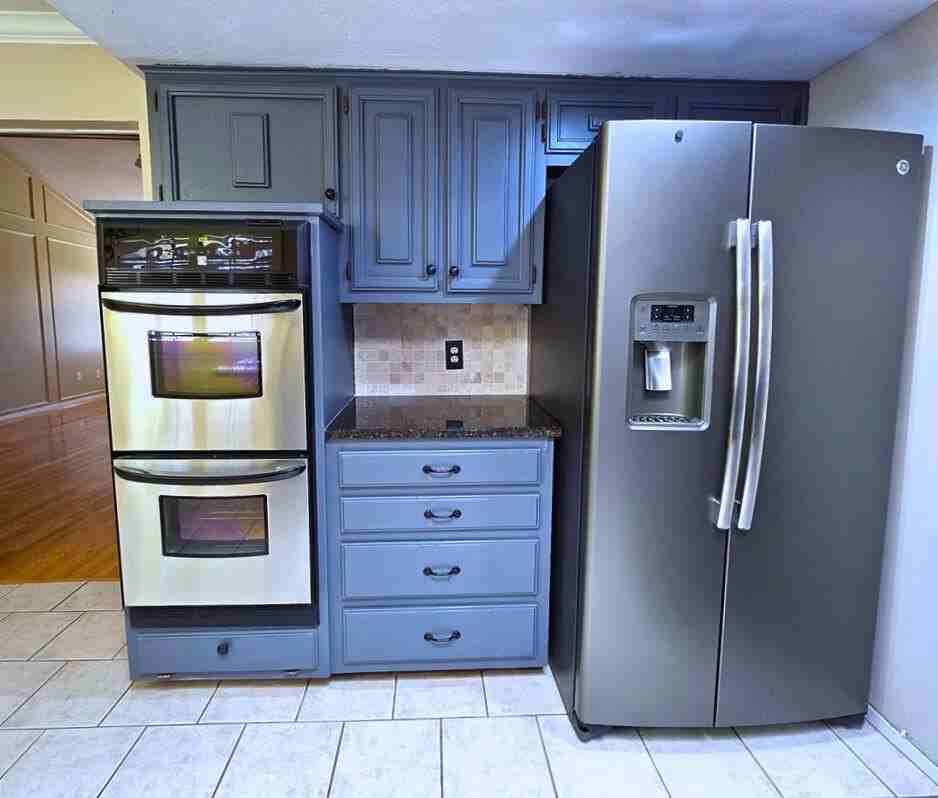 3531 Hyde Park Ave - Photo 5 of 18