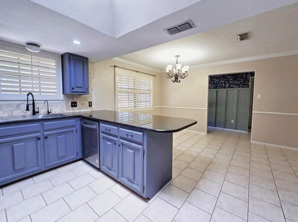 3531 Hyde Park Ave - Photo 6 of 18