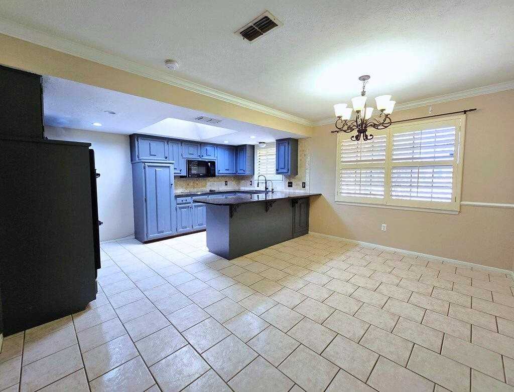 3531 Hyde Park Ave - Photo 7 of 18