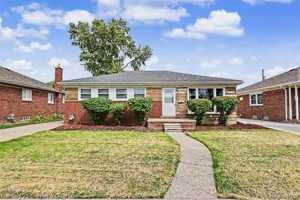 featured image of 8949 Fox Ave