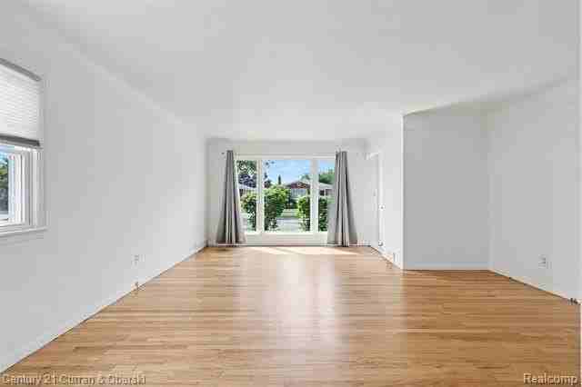 8949 Fox Ave - Photo 4 of 38