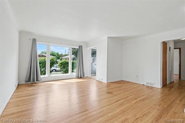 8949 Fox Ave - Photo 5 of 38