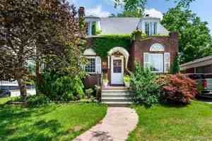 featured image of 8911 Manor Ave
