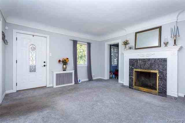8911 Manor Ave - Photo 7 of 36