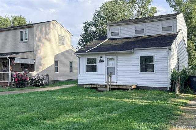 26137 Superior Rd - Photo 4 of 34