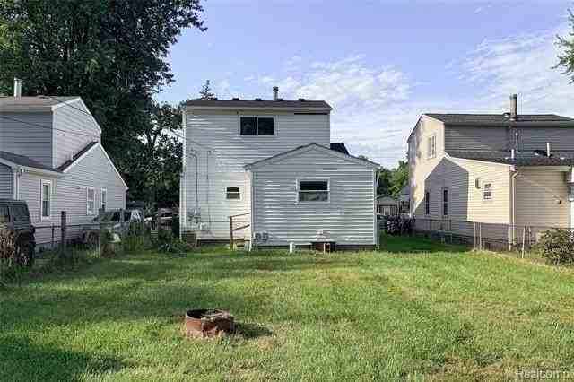 26137 Superior Rd - Photo 5 of 34