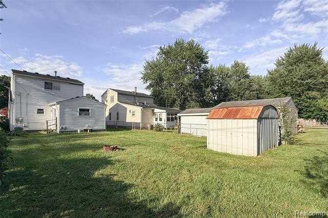 26137 Superior Rd - Photo 6 of 34