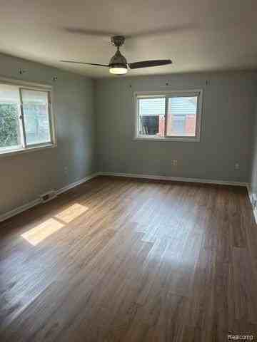 3044 Roosevelt St - Photo 5 of 7