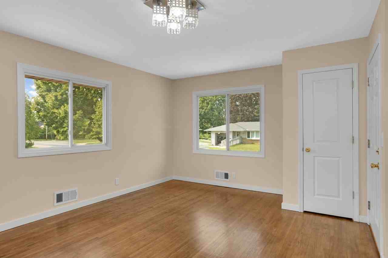 4949 Jackson St Ne - Photo 5 of 28