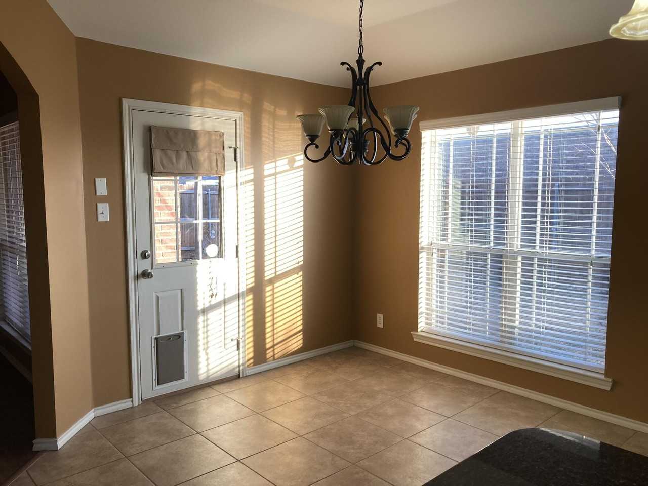 3521 Toyah St - Photo 5 of 20