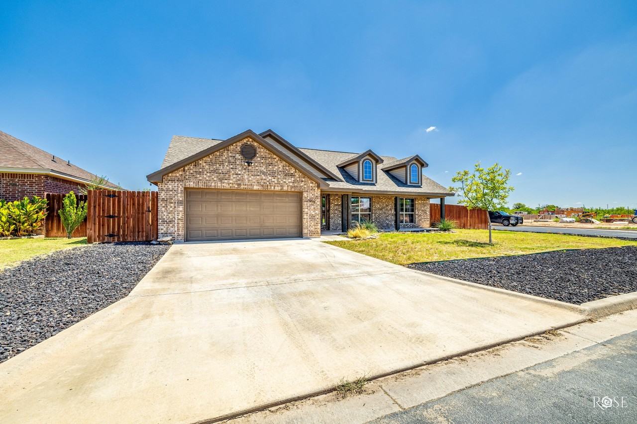 1902 Chesney Ln - Photo 2 of 21