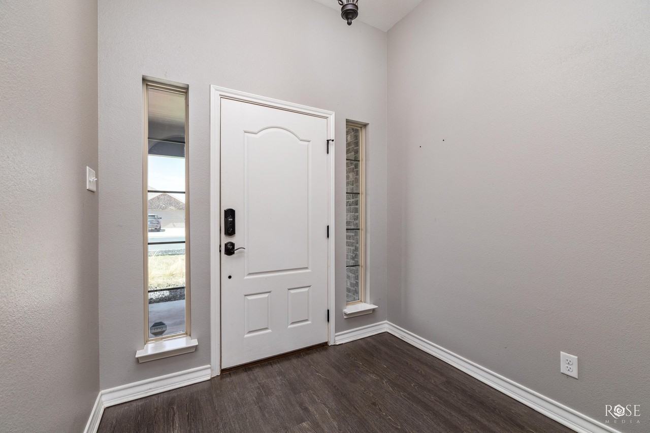1902 Chesney Ln - Photo 4 of 21