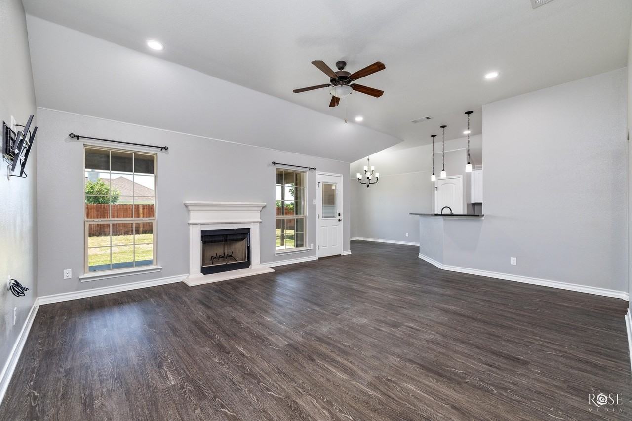 1902 Chesney Ln - Photo 5 of 21