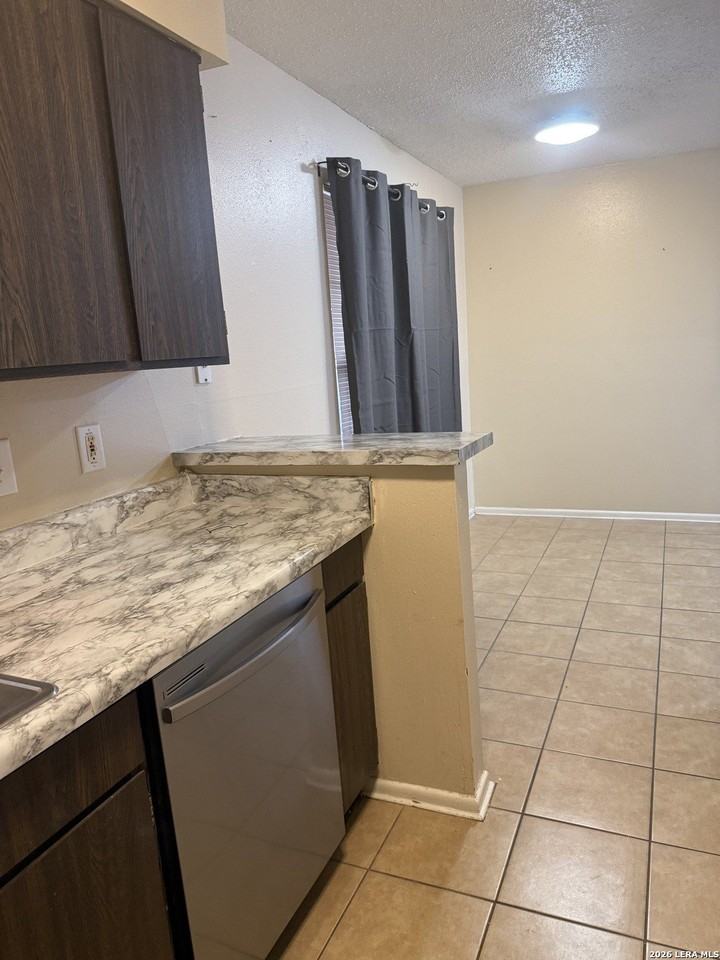 923 Vance Jackson - Photo 4 of 14