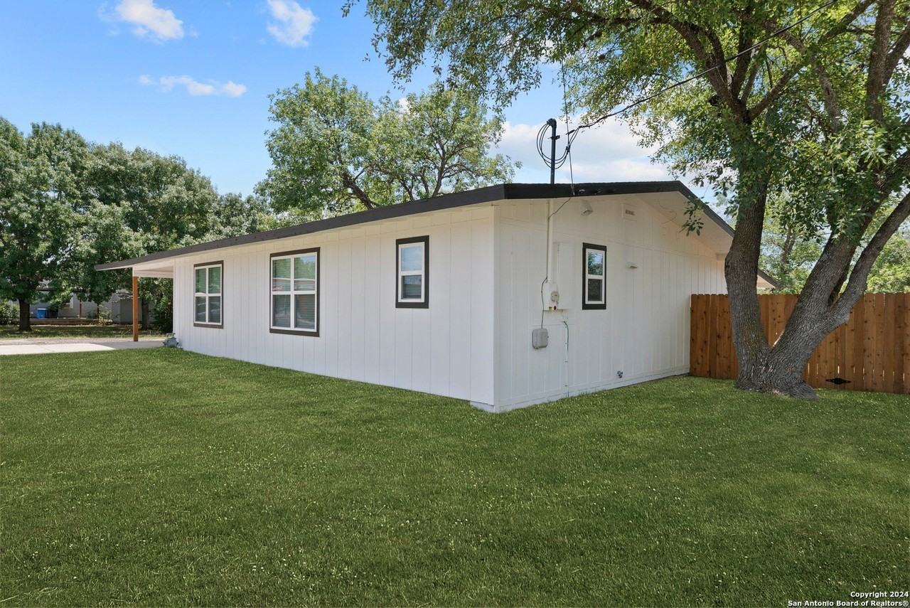 1003 Tabernacle St - Photo 3 of 26