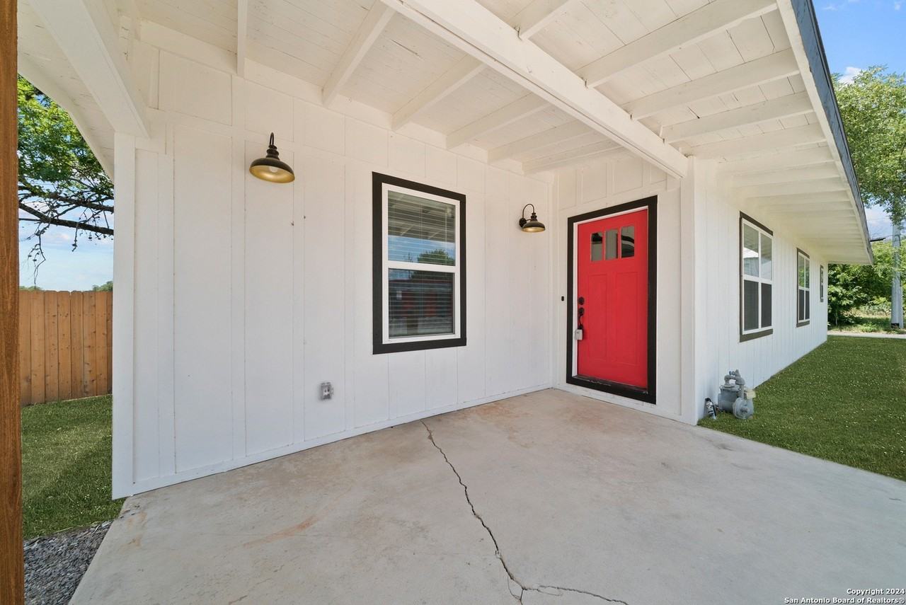 1003 Tabernacle St - Photo 4 of 26
