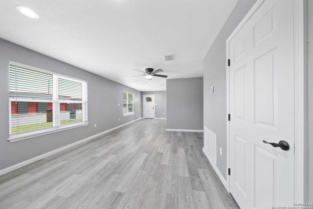 1003 Tabernacle St - Photo 7 of 26