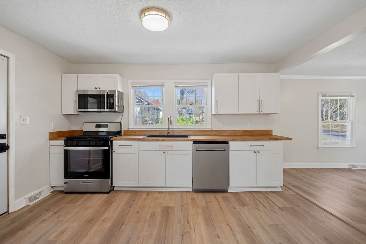 1337 N Rhyne St #1 - Photo 5 of 13