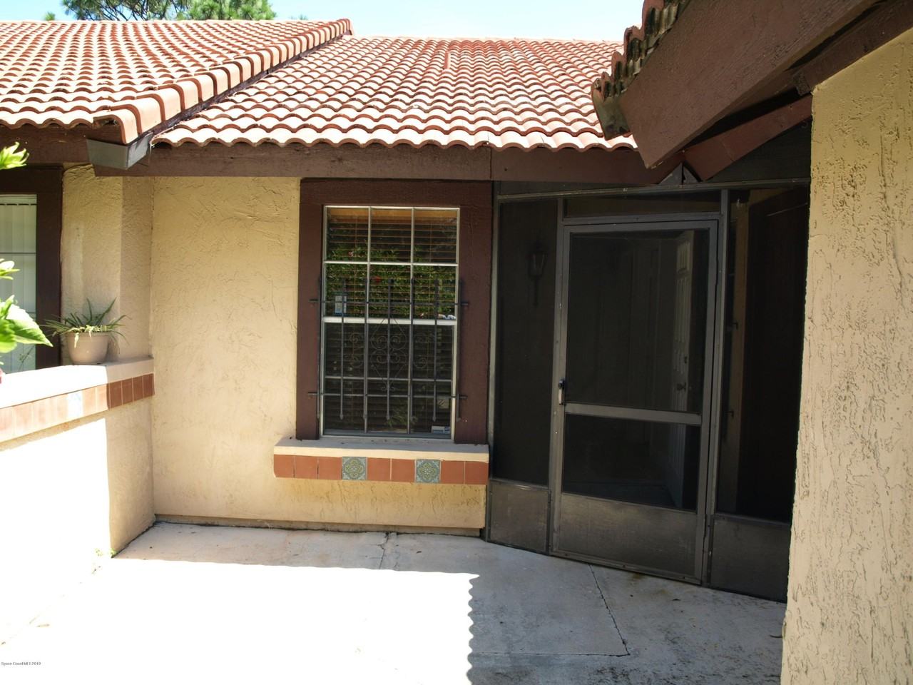 1527 Waldorf Cir Ne - Photo 2 of 29
