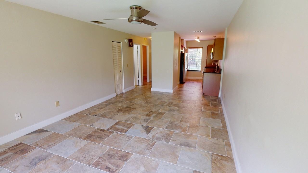 1527 Waldorf Cir Ne - Photo 4 of 29