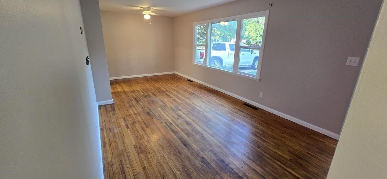 129 E Edgemoor St - Photo 2 of 12