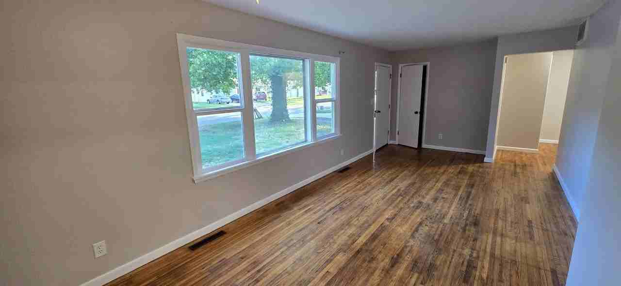 129 E Edgemoor St - Photo 4 of 12