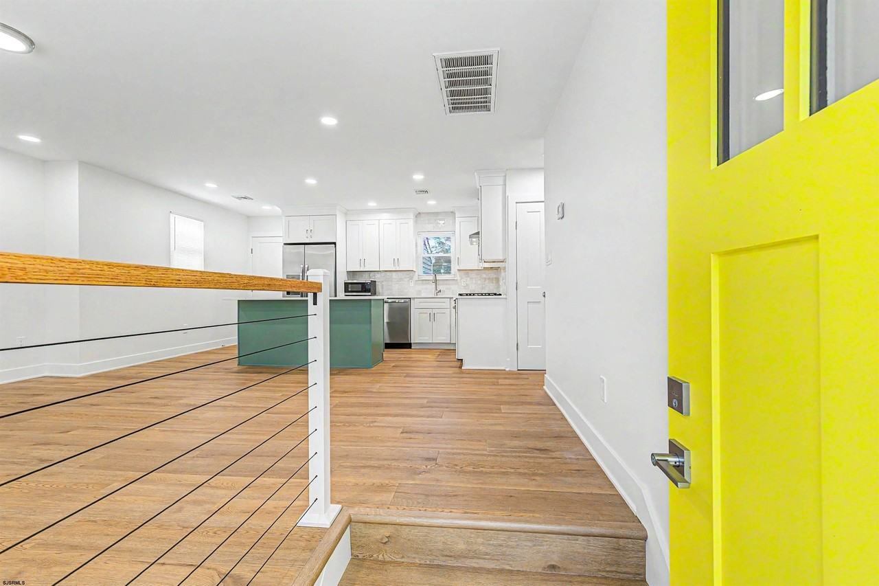 1030 Neumark Ave - Photo 6 of 29