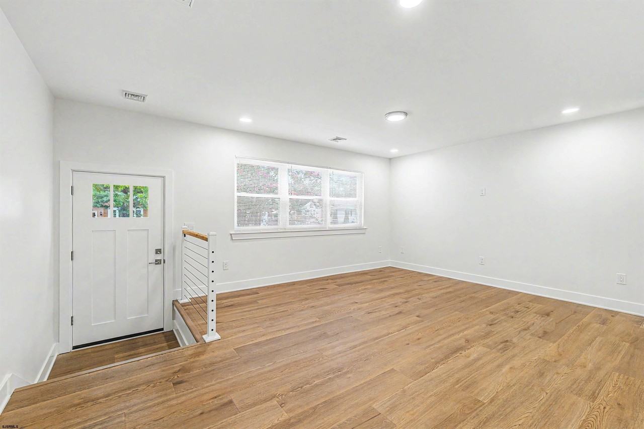 1030 Neumark Ave - Photo 7 of 29