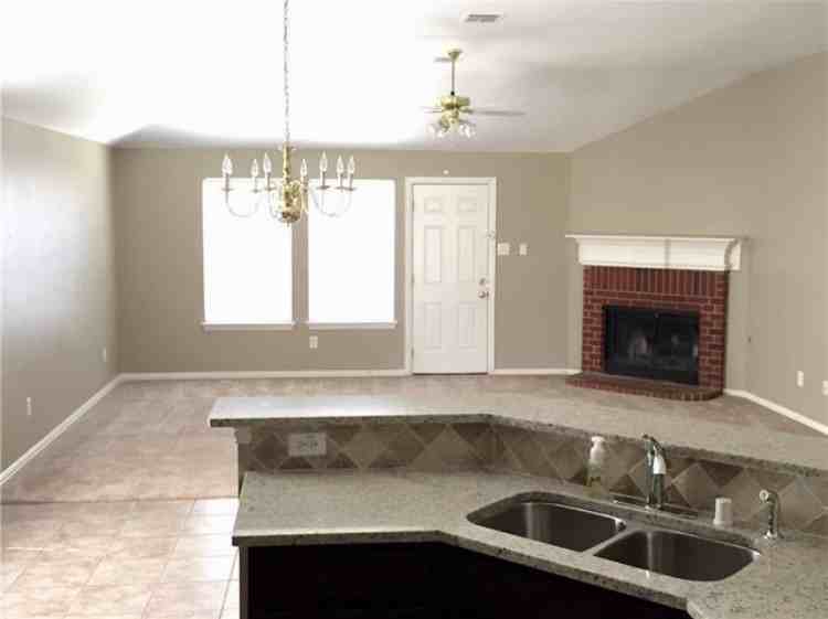 5525 Overland Dr - Photo 2 of 11