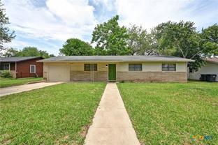 201 Hillcrest Dr - Photo 1 of 1