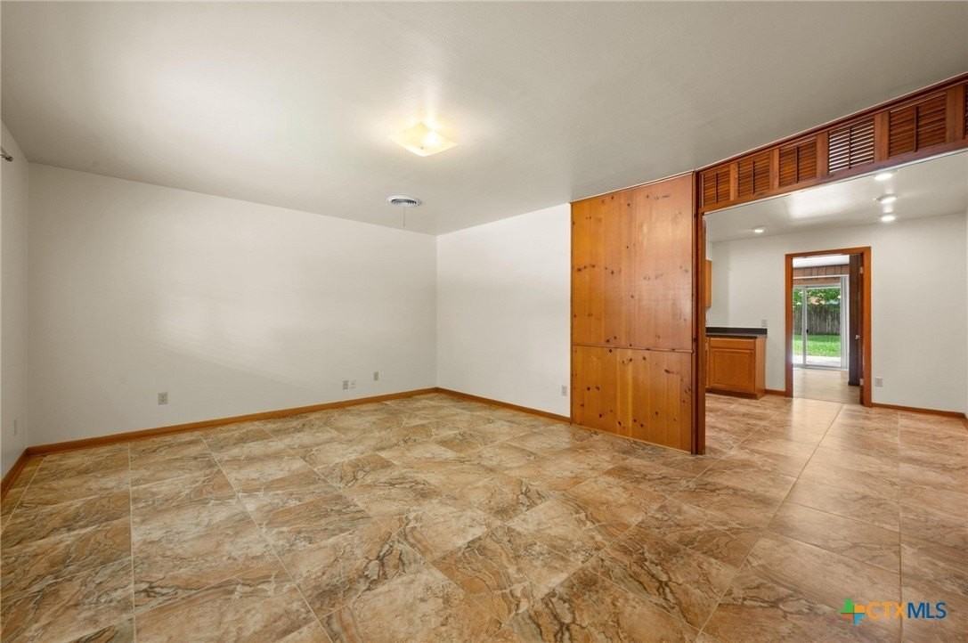 201 Hillcrest Dr - Photo 2 of 20