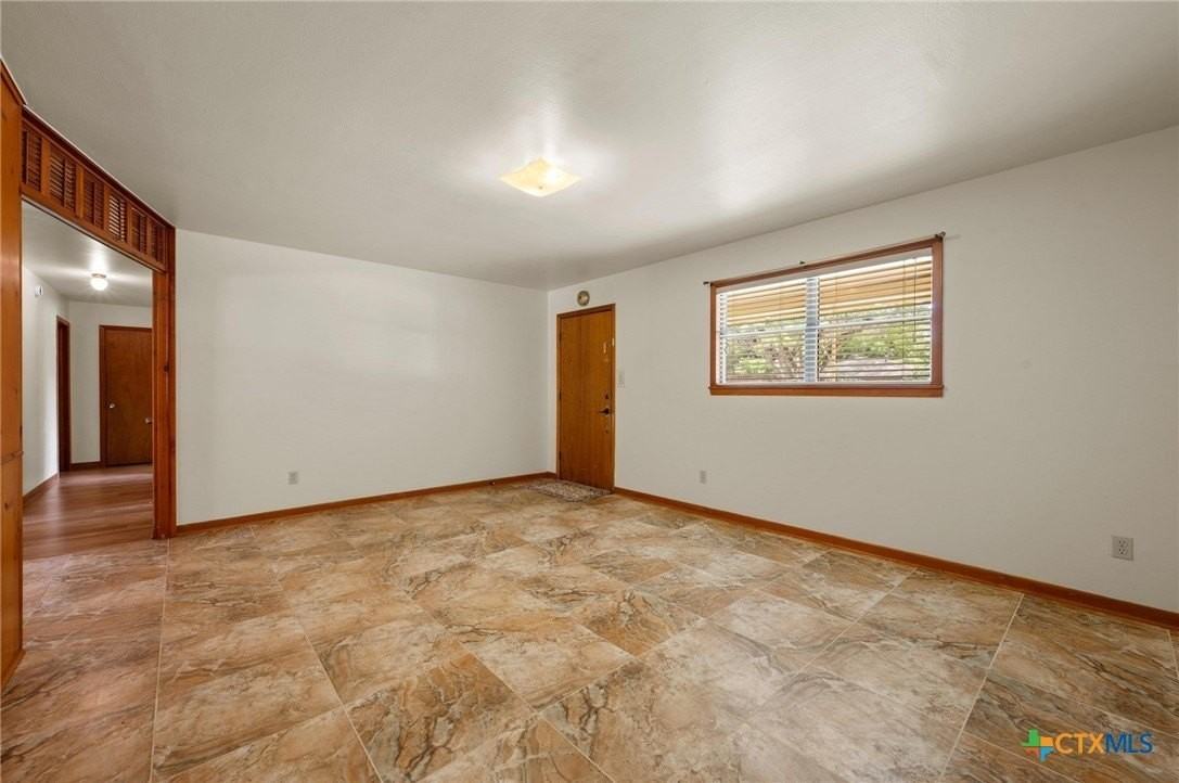 201 Hillcrest Dr - Photo 3 of 20