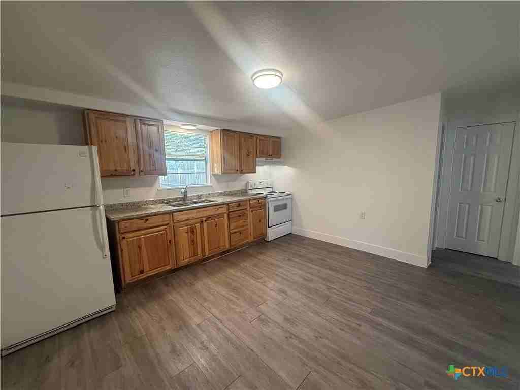 1007 Hackberry St #A - Photo 4 of 8