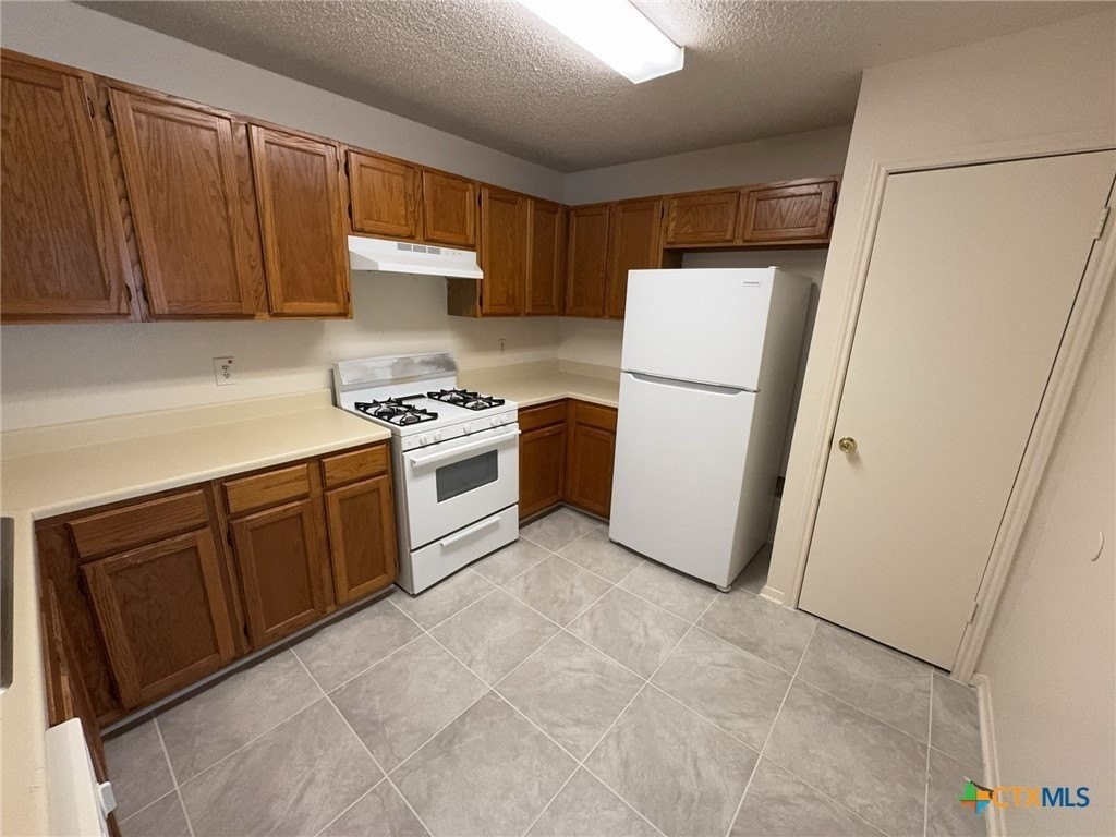 3202 Honeysuckle Dr - Photo 6 of 20