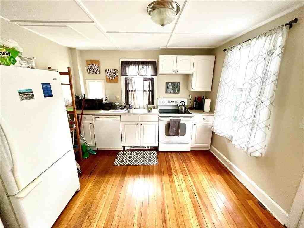 327 Spring St #2 - Photo 2 of 13