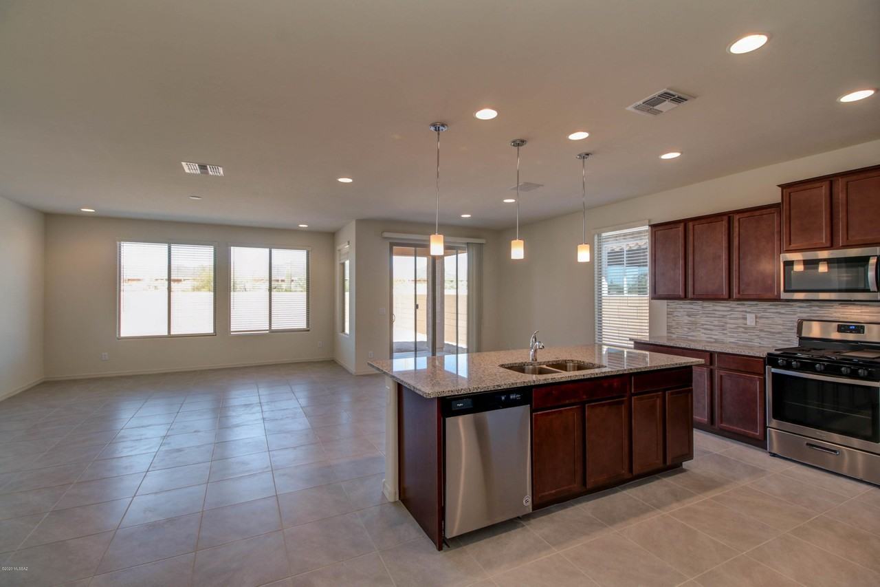 11965 N Renoir Way - Photo 2 of 8