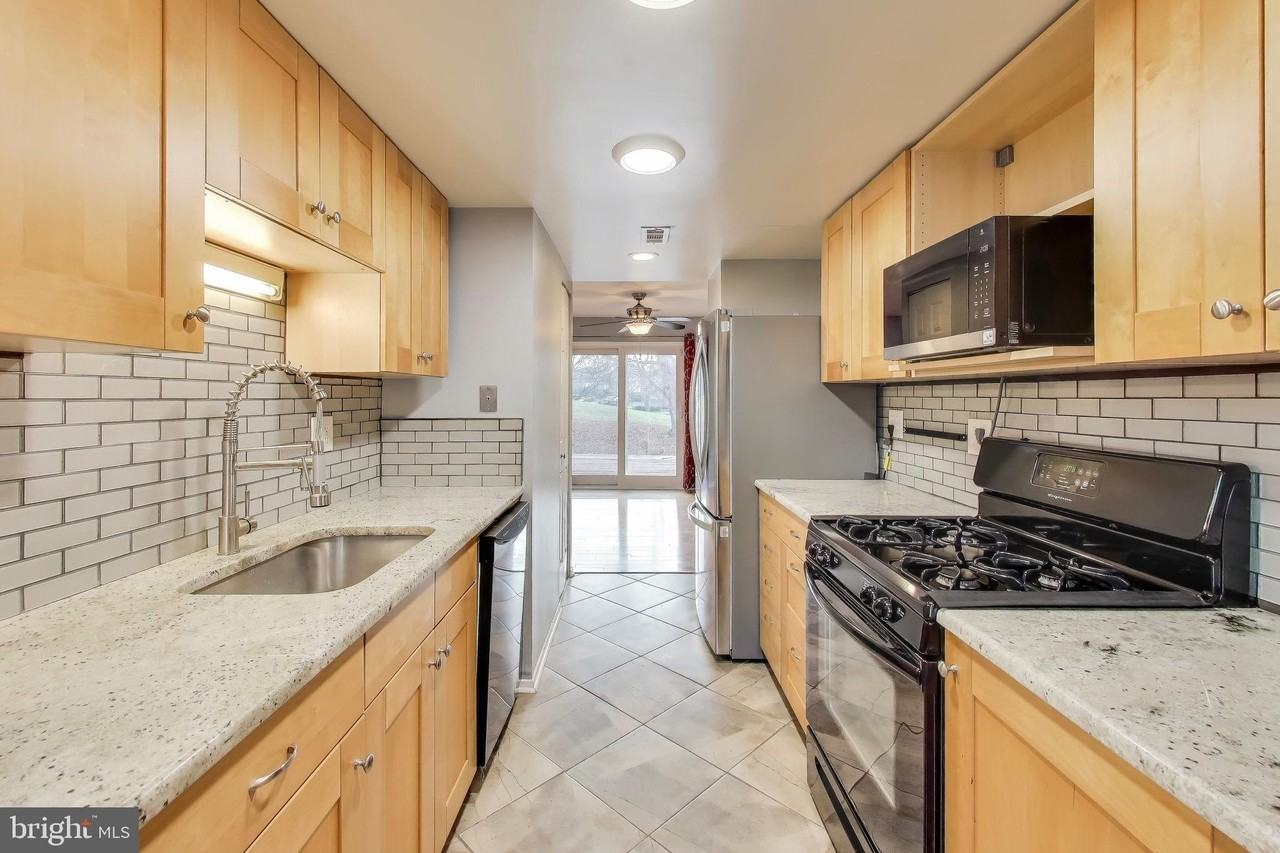 5769 Yellowrose Ct - Photo 4 of 30