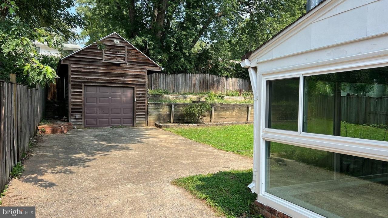 12907 Dean Rd - Photo 4 of 39