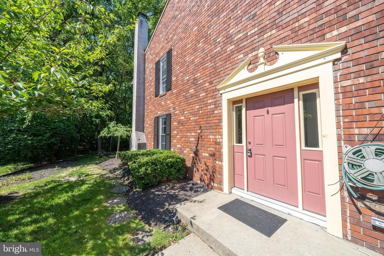10 Forestview Ct - Photo 2 of 13