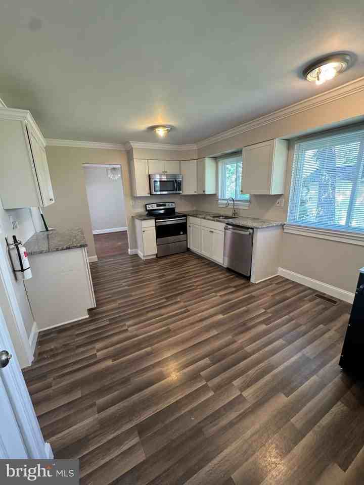 126 Morris St - Photo 3 of 20