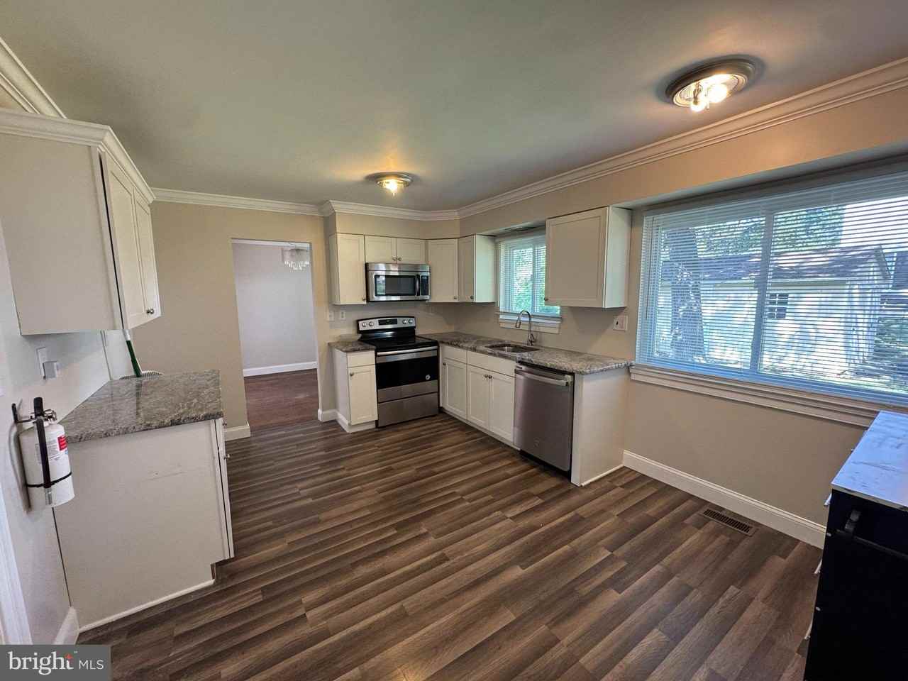 126 Morris St - Photo 7 of 20