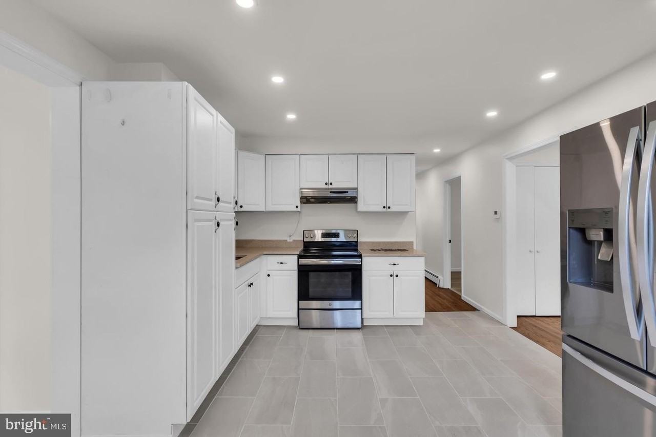 520 W Virginia Rd - Photo 2 of 23