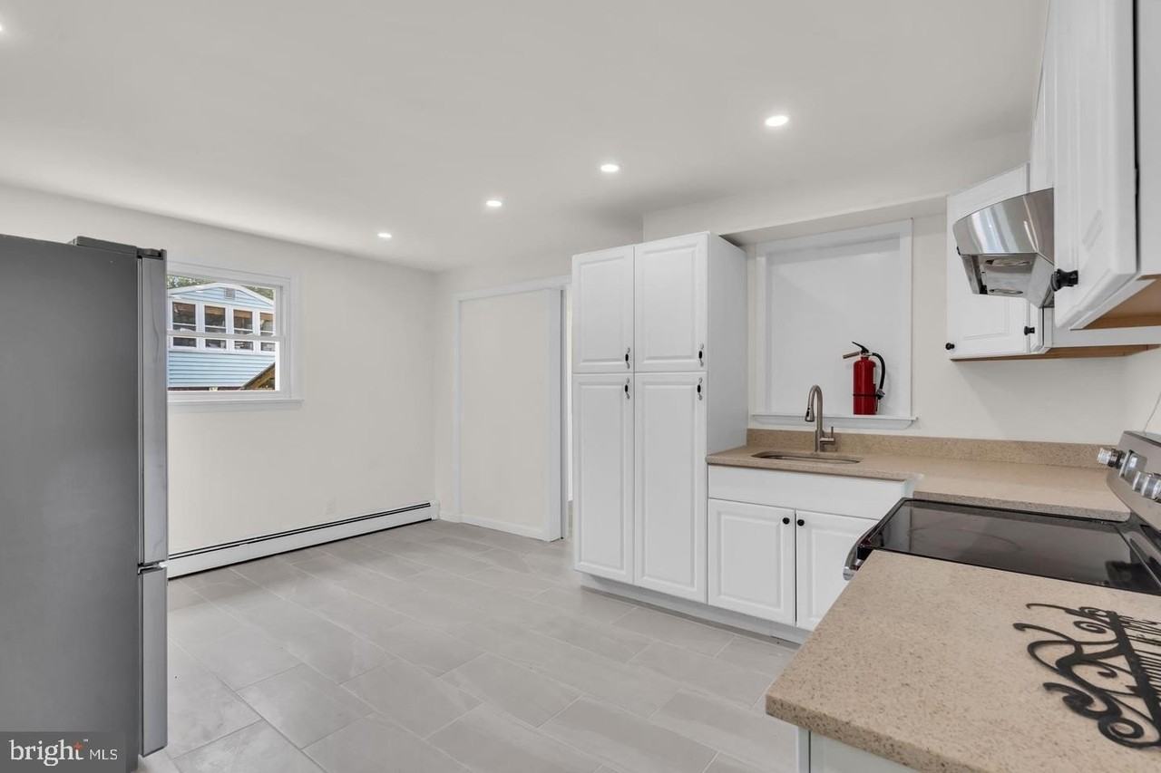 520 W Virginia Rd - Photo 4 of 23