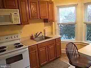 221 Wyoming Ave #B - Photo 2 of 12